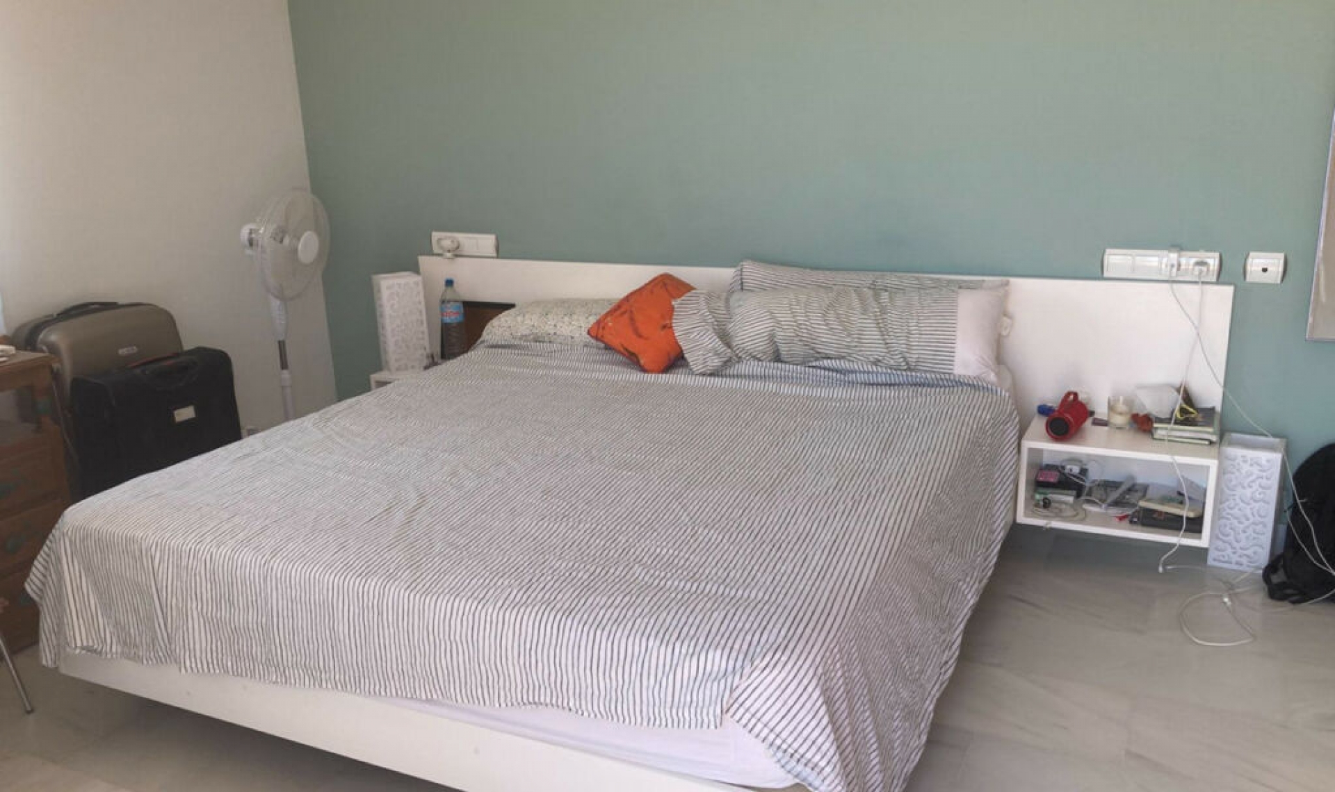 Resale - House -
Estepona
