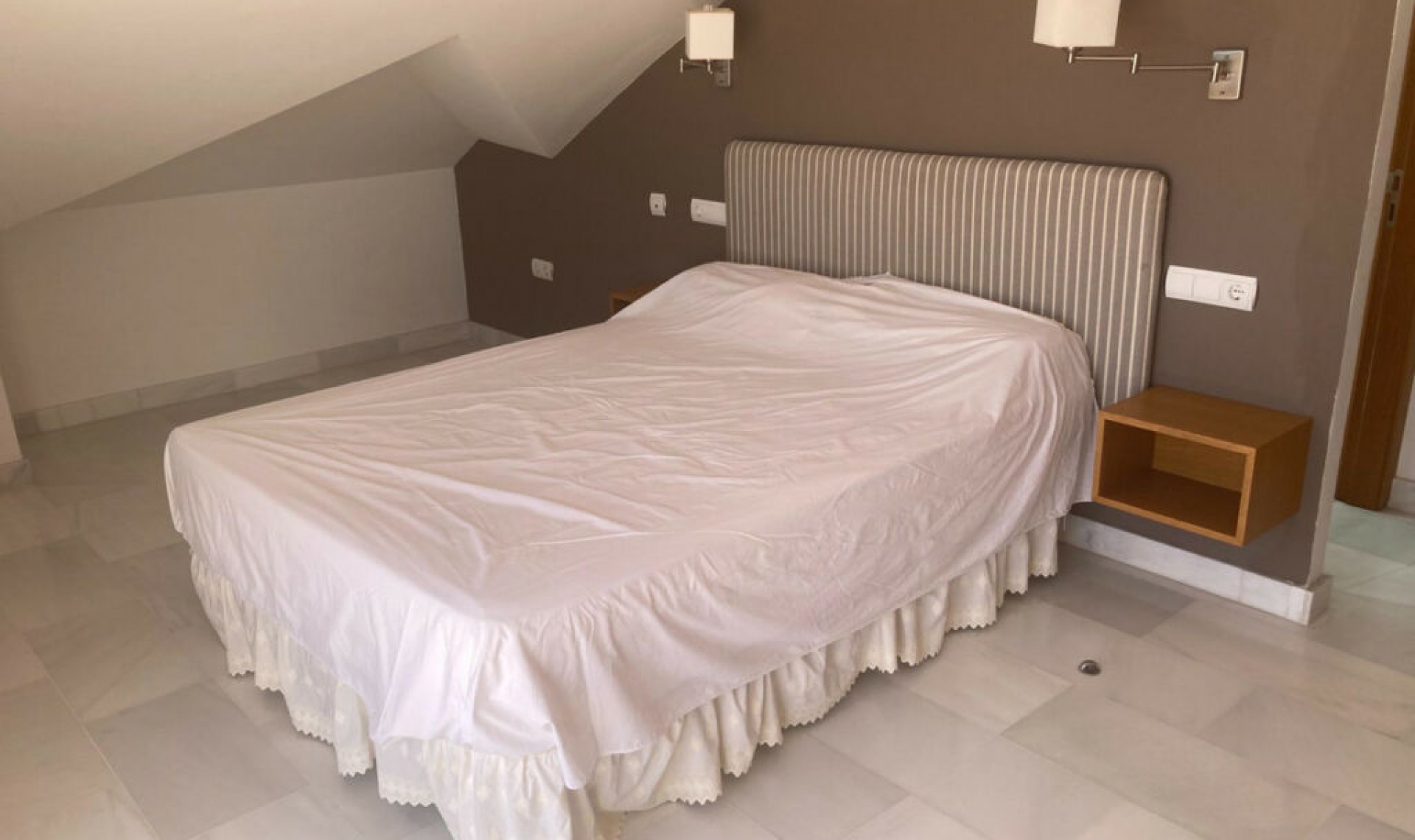 Resale - House -
Estepona