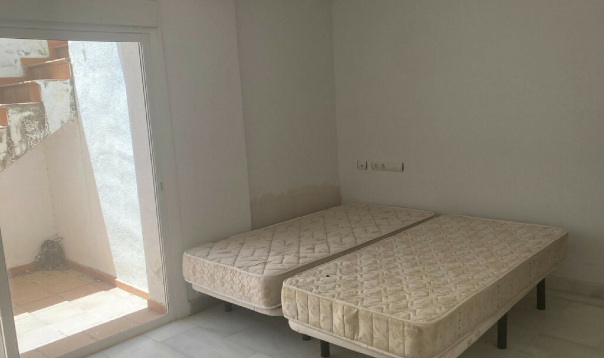 Resale - House -
Estepona