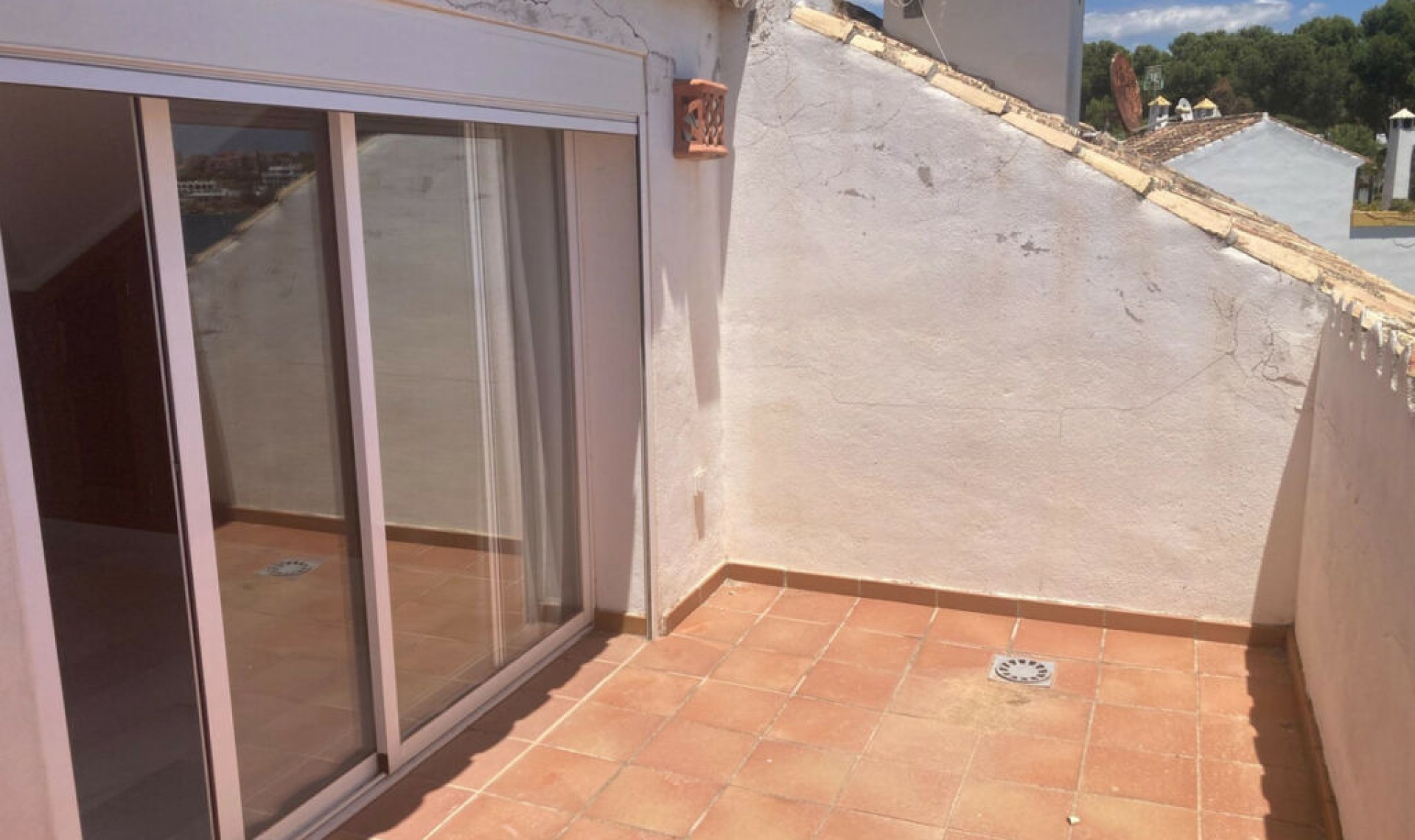 Resale - House -
Estepona