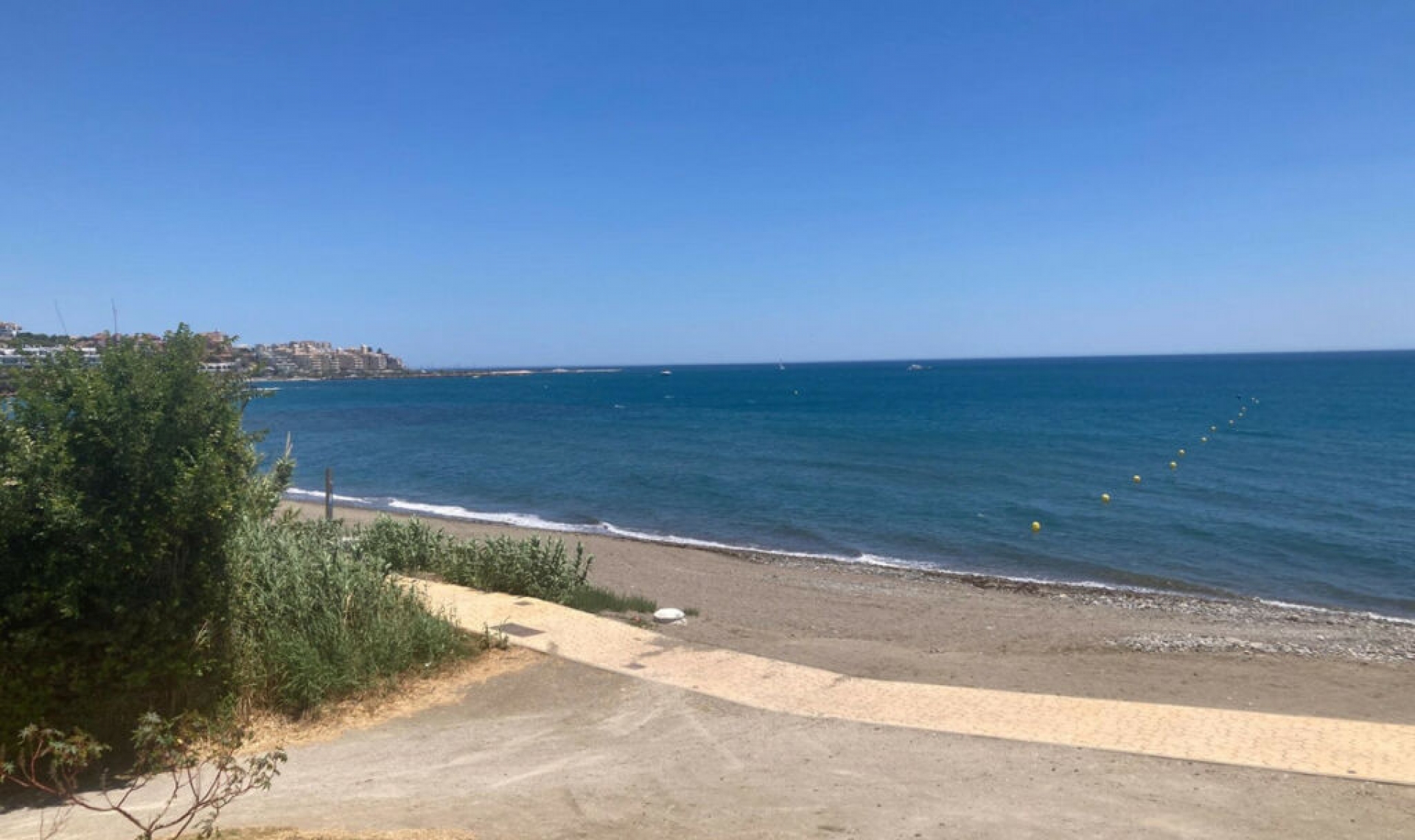 Resale - House -
Estepona