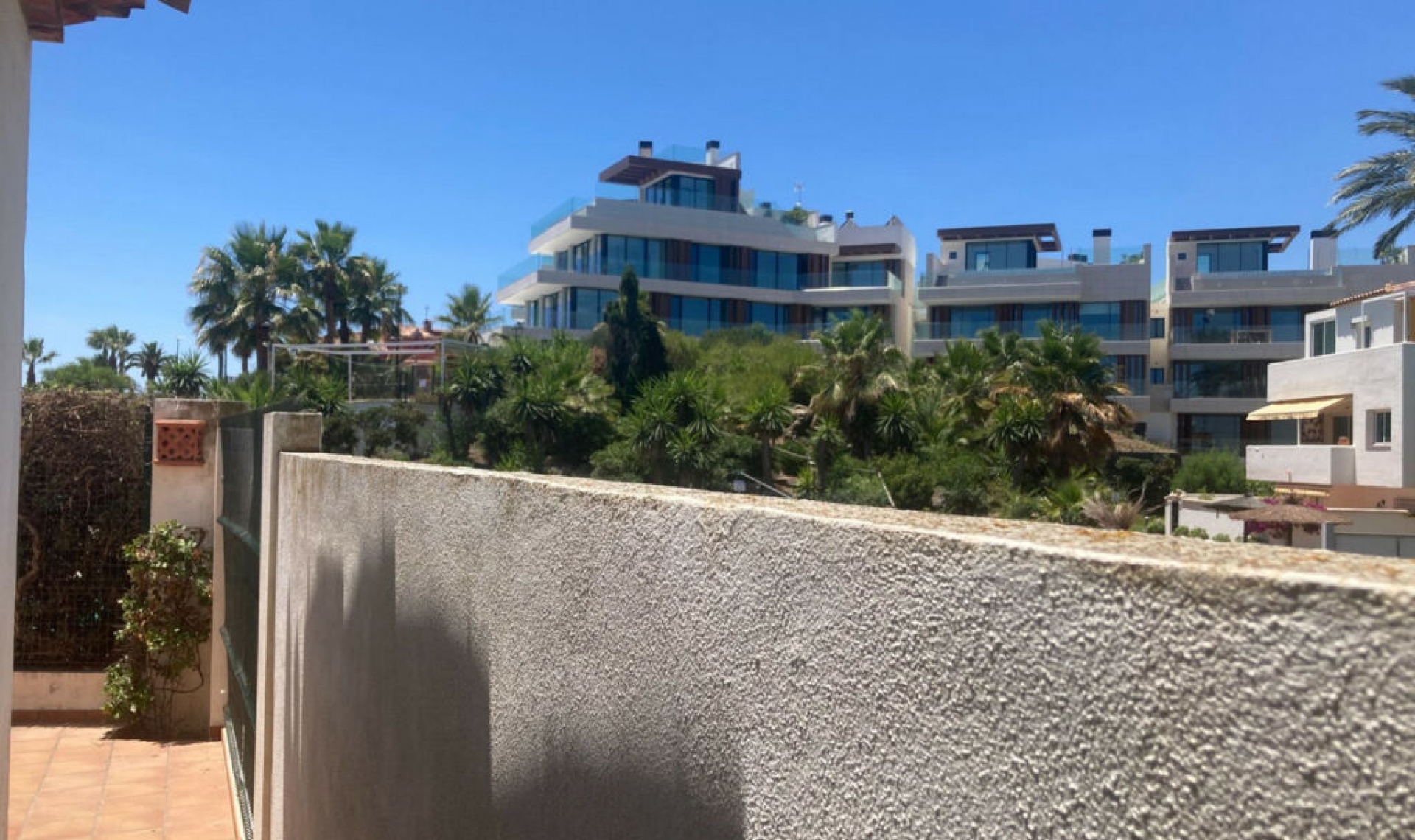 Resale - House -
Estepona