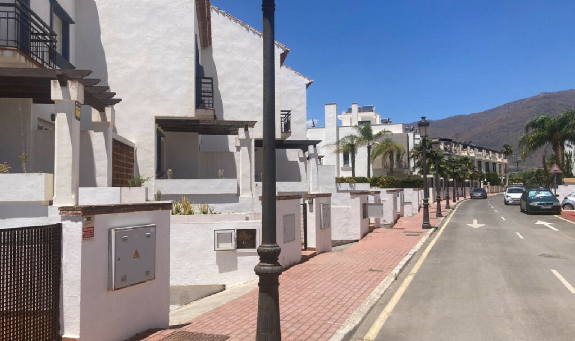 Resale - House -
Estepona