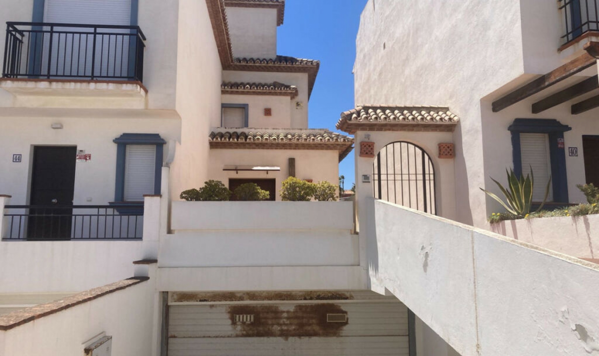 Resale - House -
Estepona