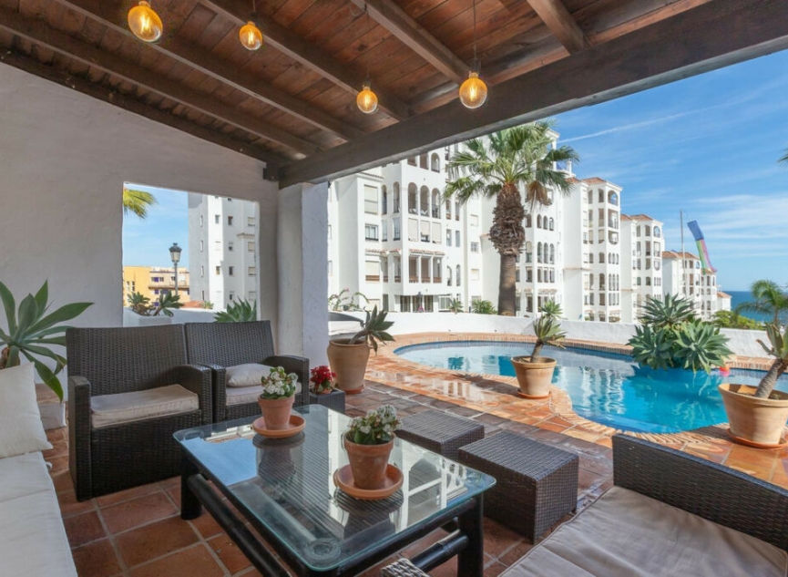 Resale - House -
Estepona