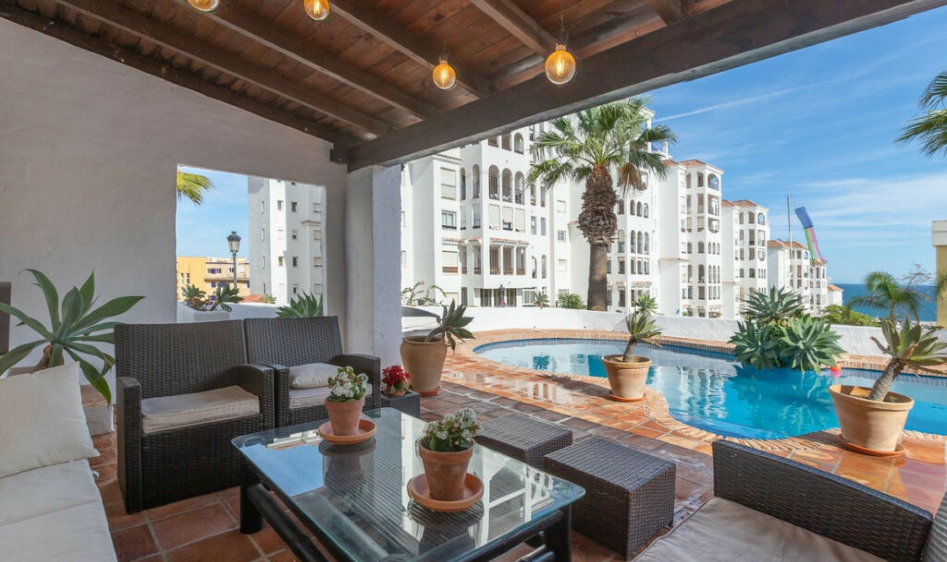 Resale - House -
Estepona