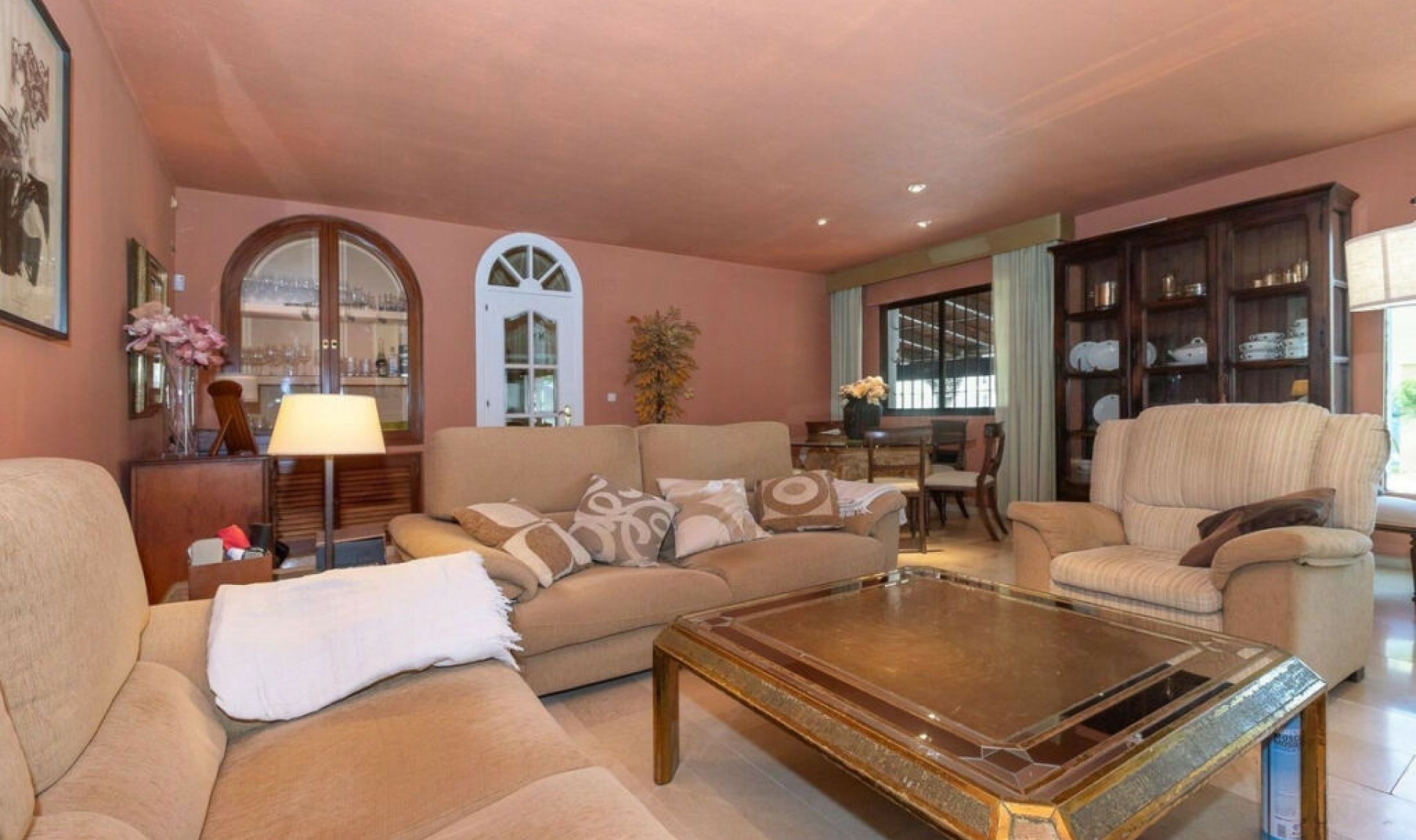 Resale - House -
Estepona