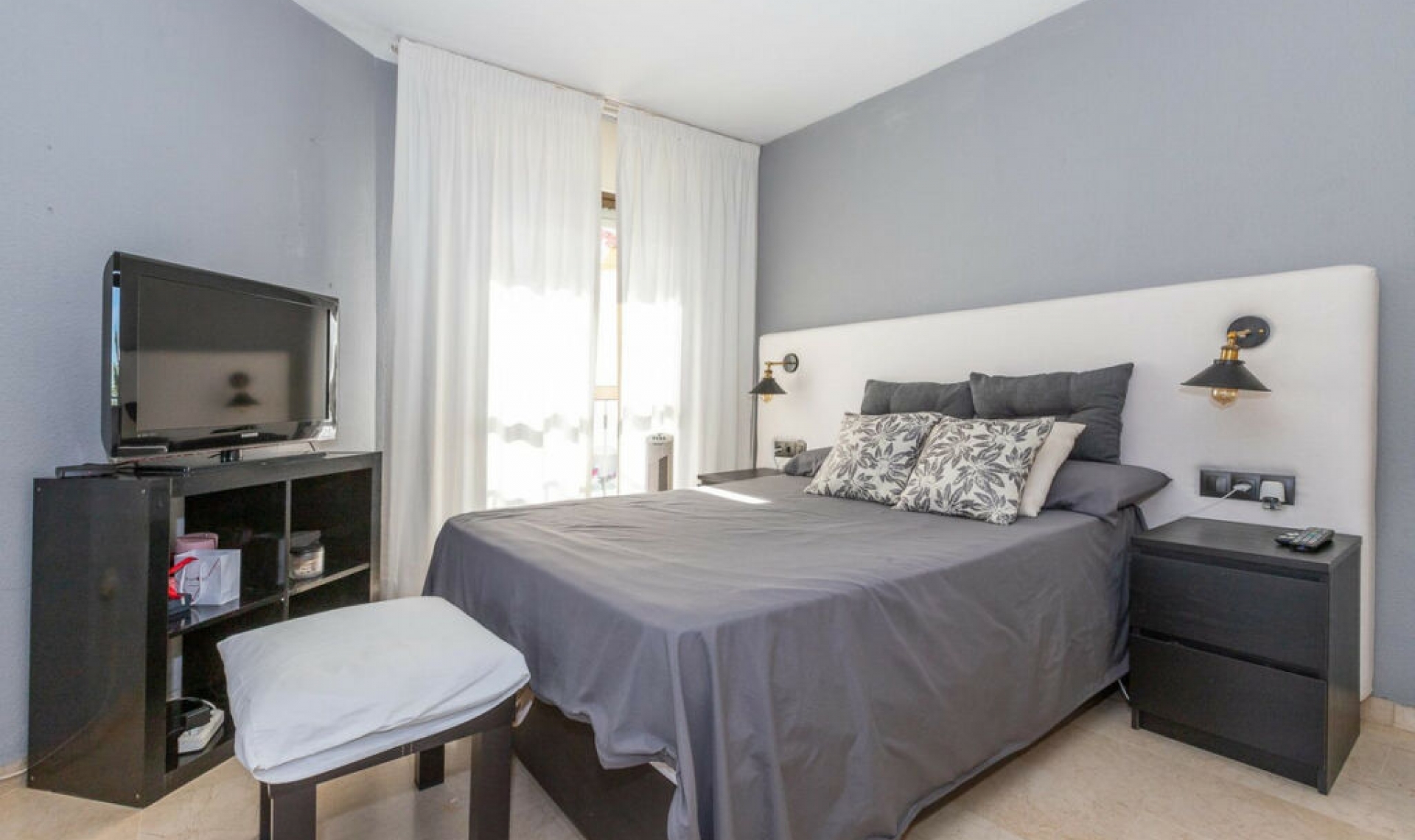 Resale - House -
Estepona