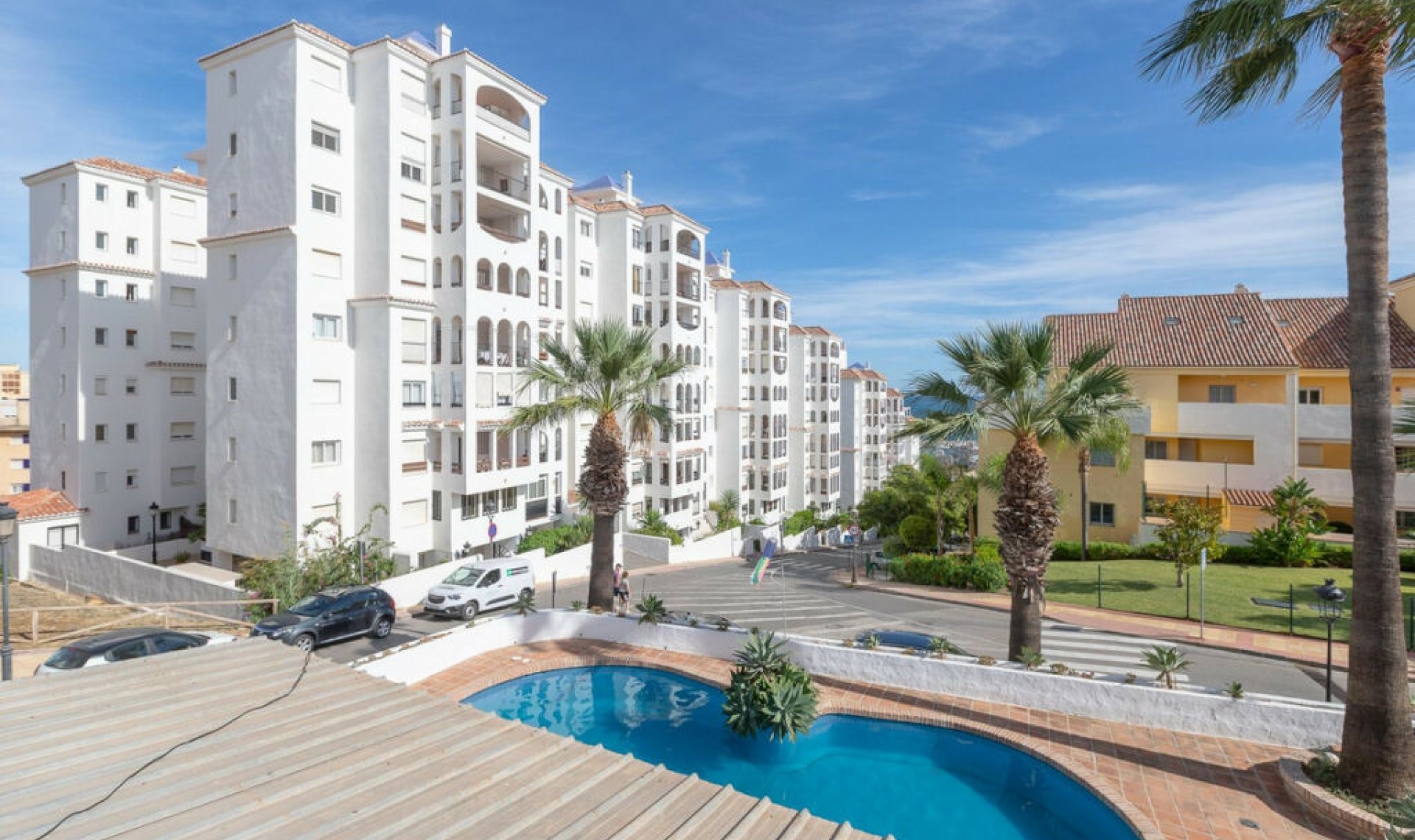 Resale - House -
Estepona