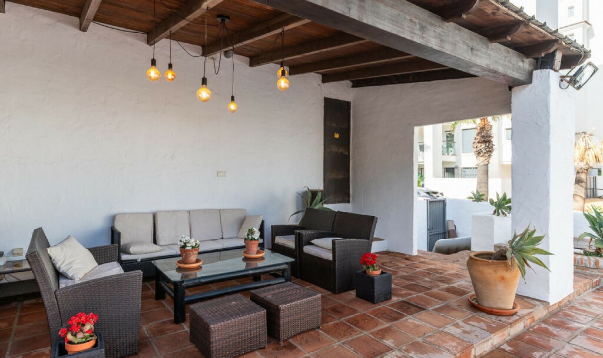 Resale - House -
Estepona