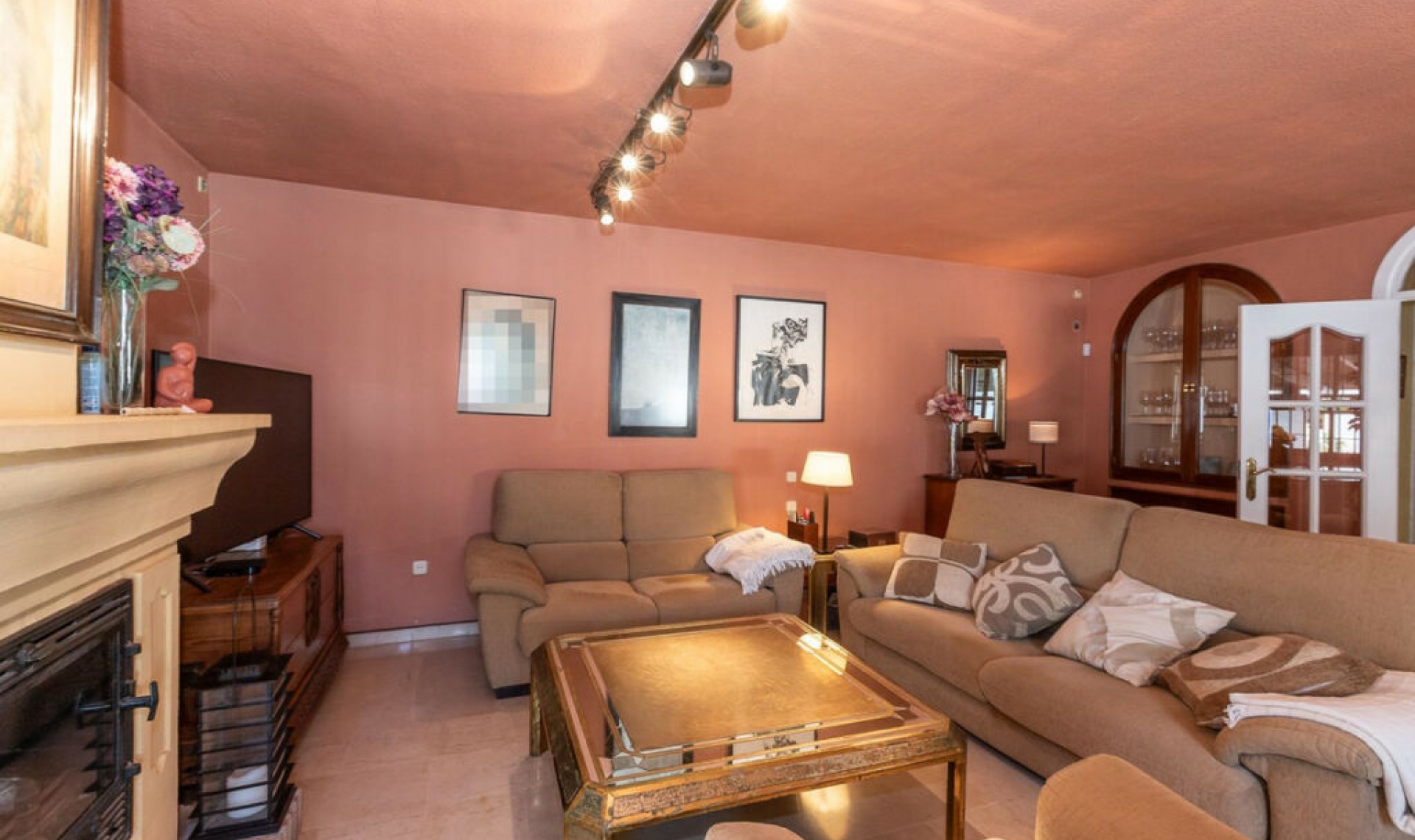 Resale - House -
Estepona