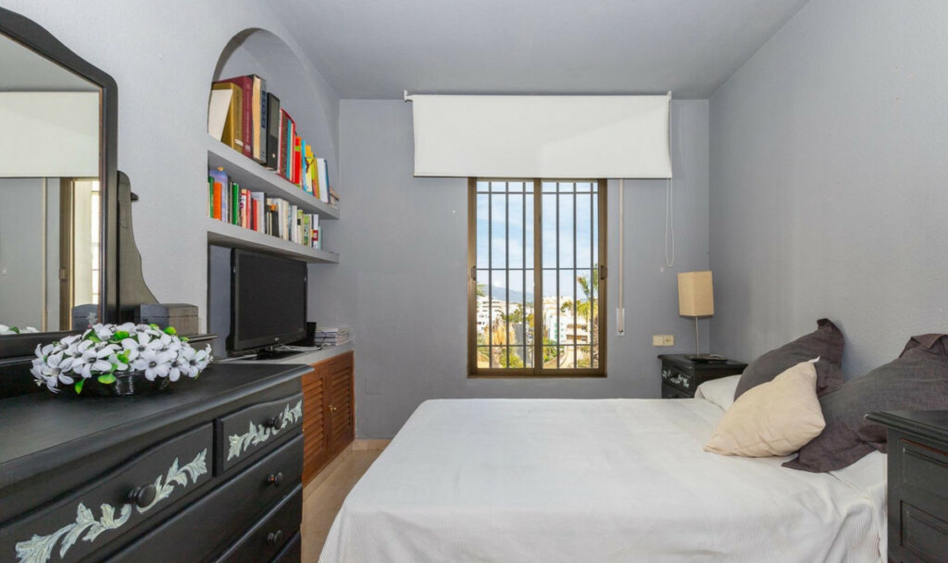 Resale - House -
Estepona