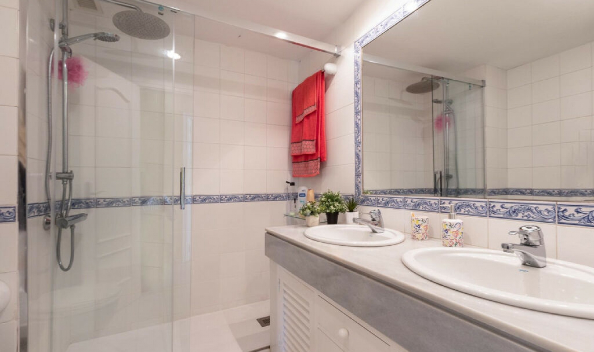 Resale - House -
Estepona