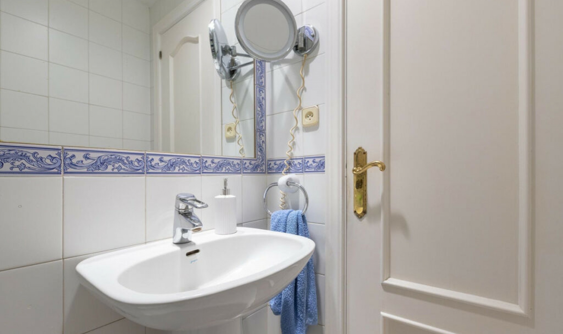 Resale - House -
Estepona