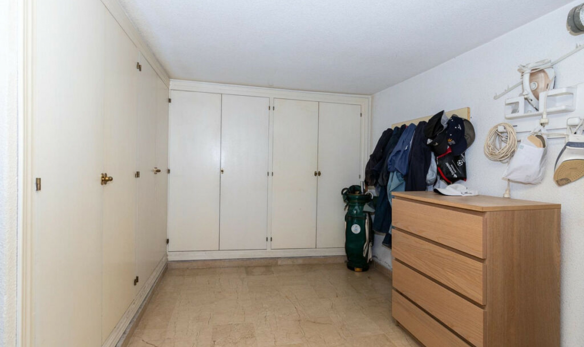 Resale - House -
Estepona