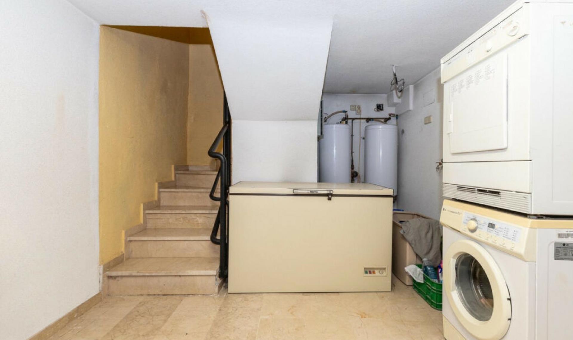 Resale - House -
Estepona