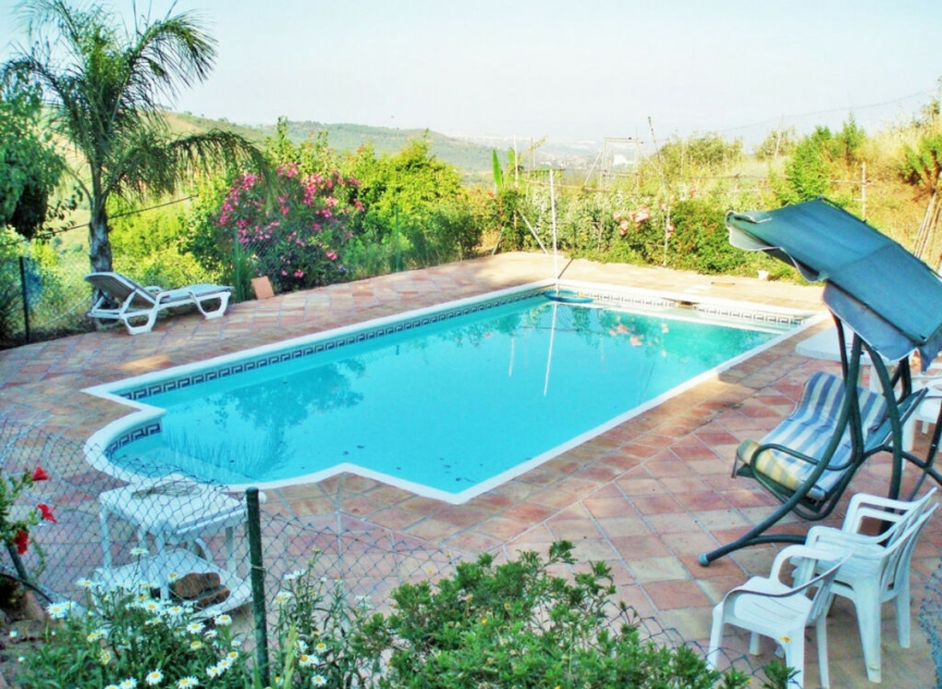 Resale - House -
Estepona