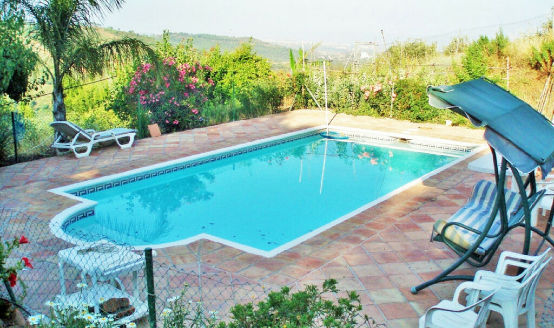 Resale - House -
Estepona