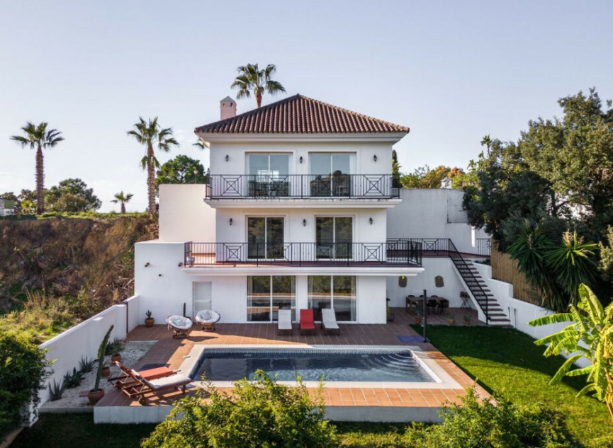 Resale - House -
Estepona