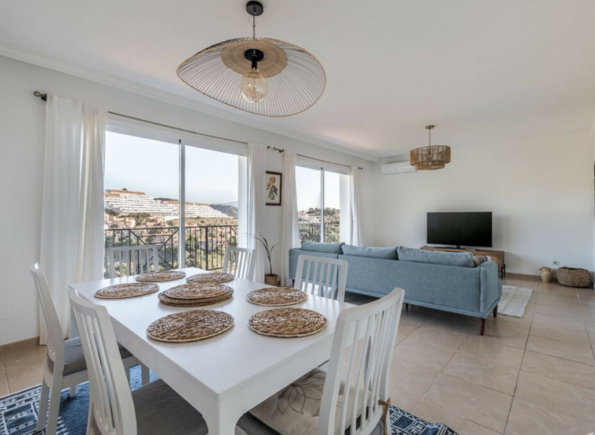 Resale - House -
Estepona