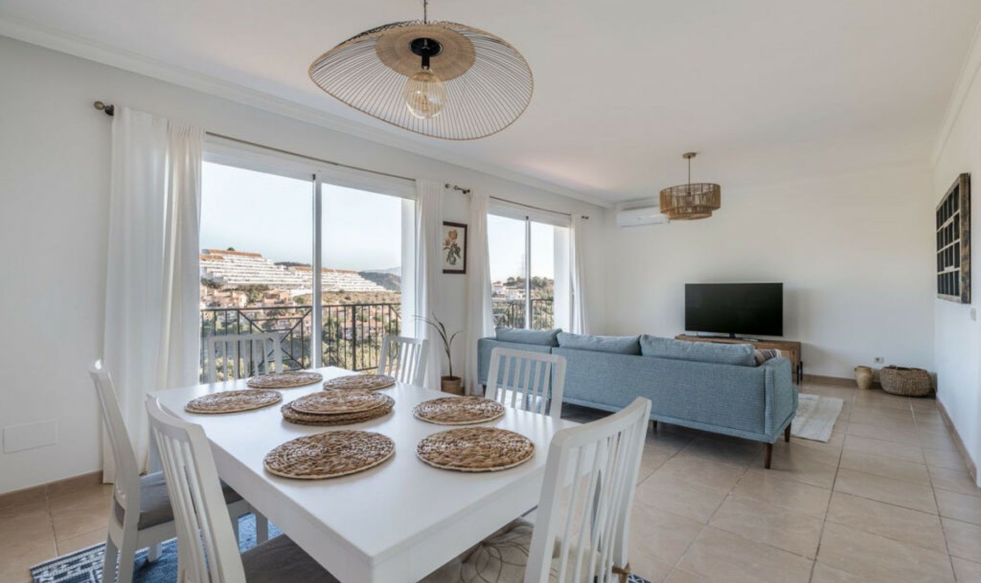 Resale - House -
Estepona