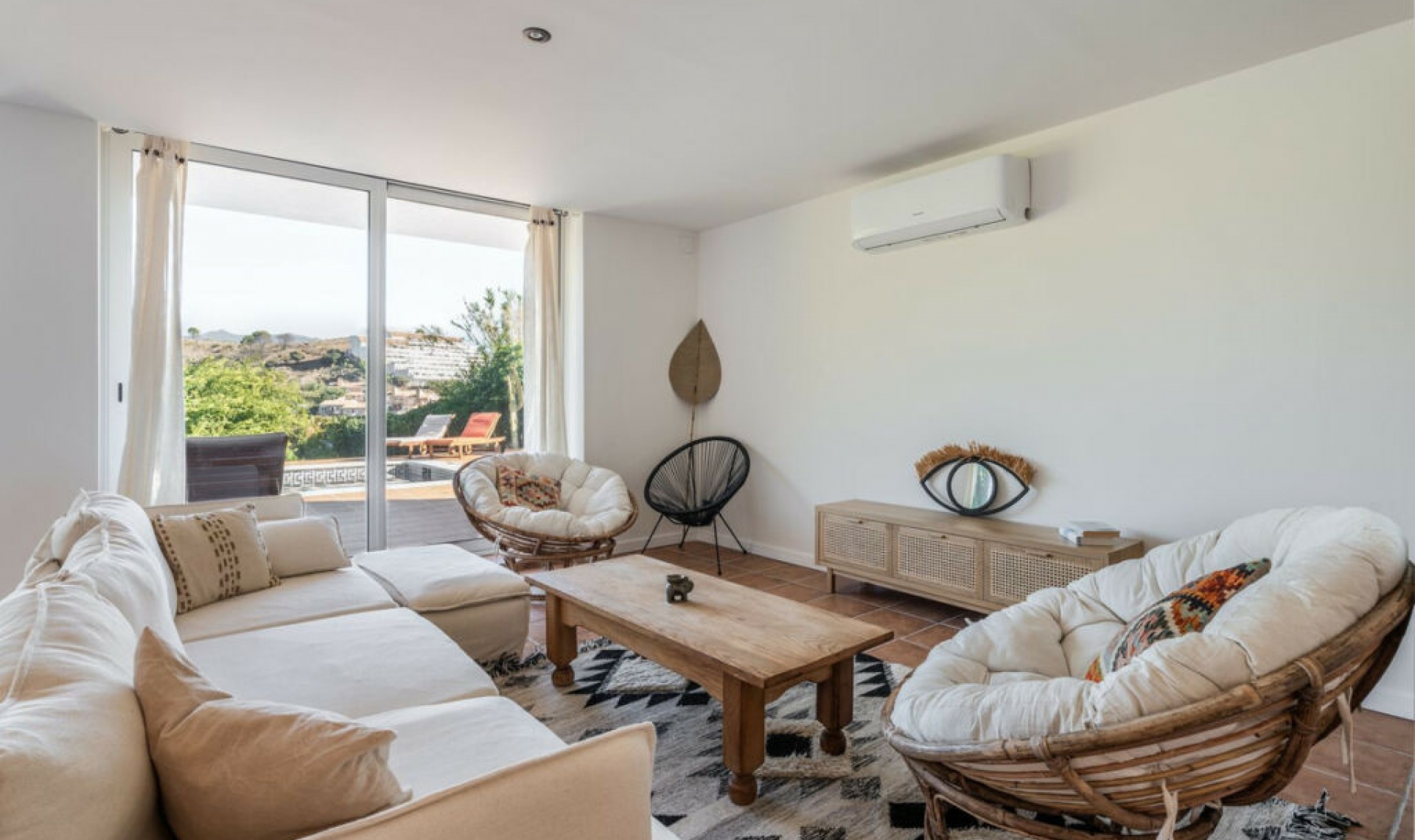 Resale - House -
Estepona