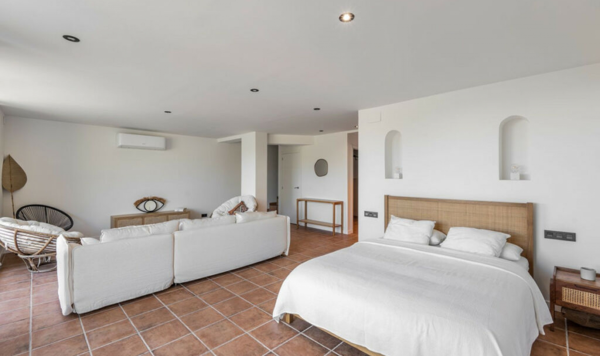 Resale - House -
Estepona