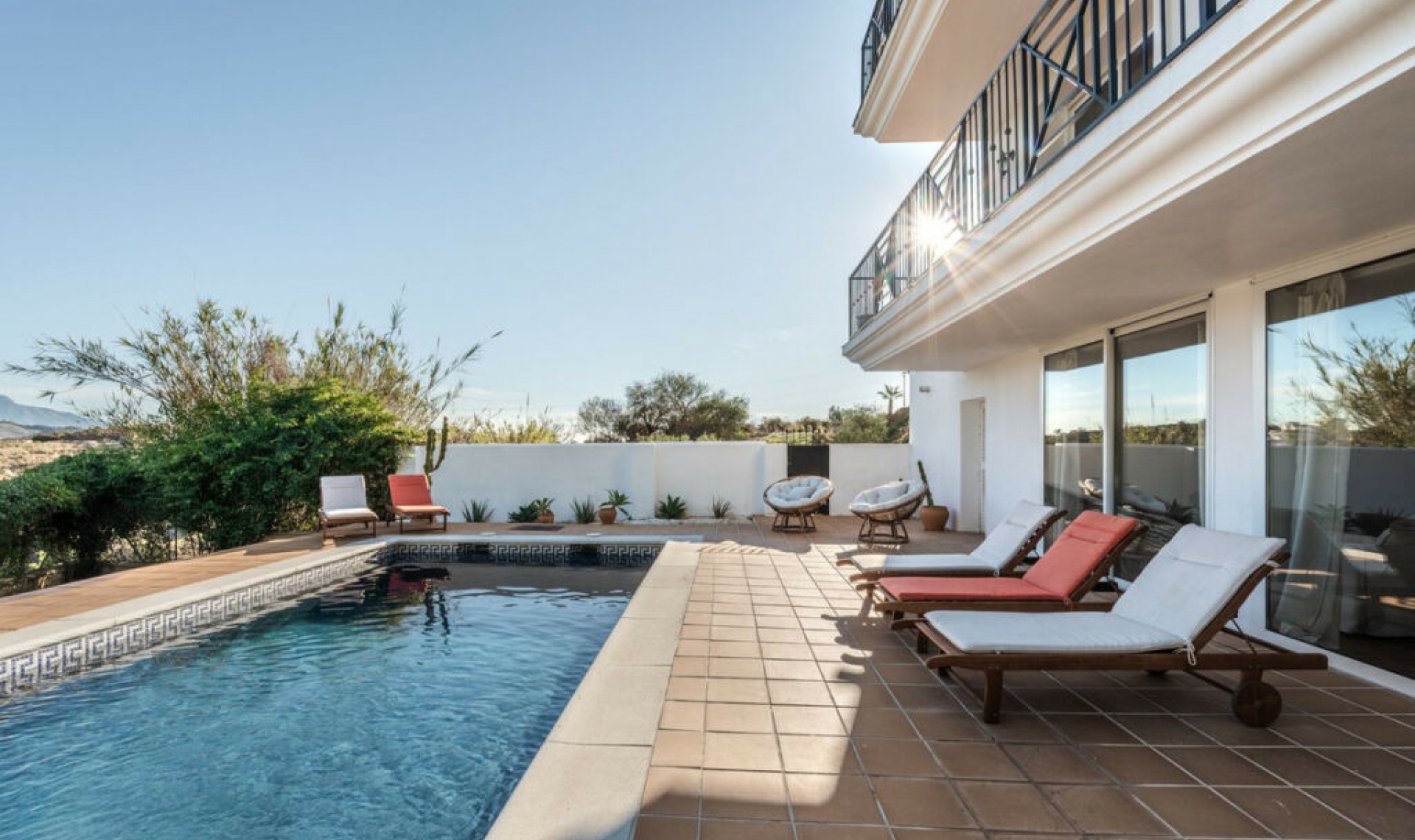 Resale - House -
Estepona