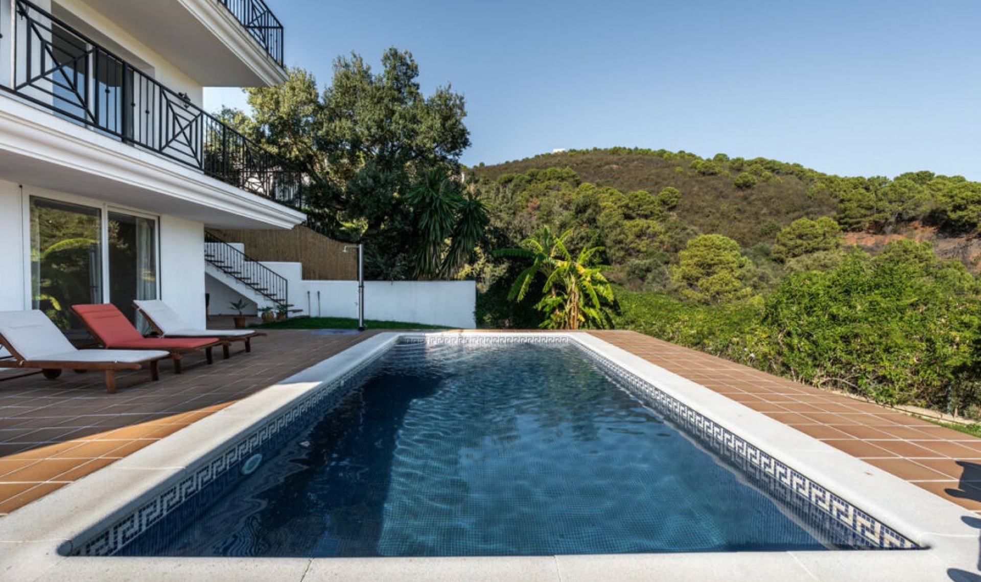 Resale - House -
Estepona