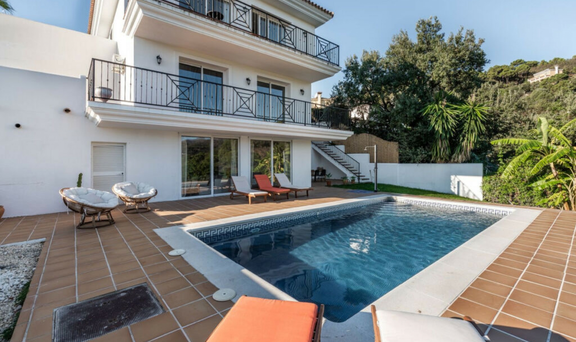 Resale - House -
Estepona