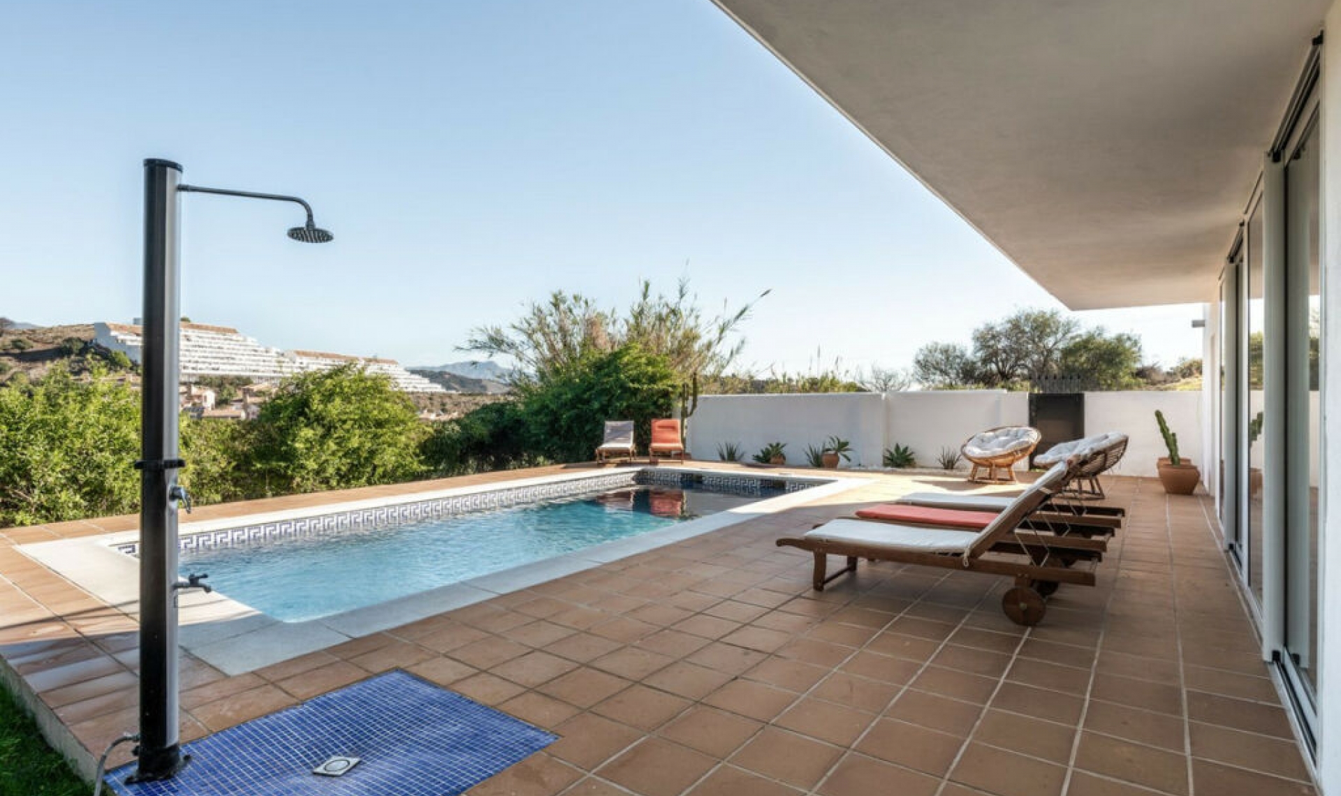 Resale - House -
Estepona