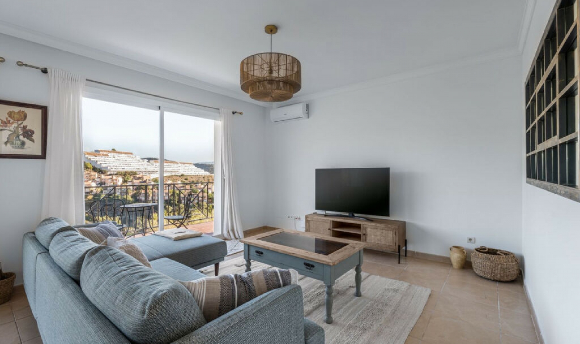 Resale - House -
Estepona