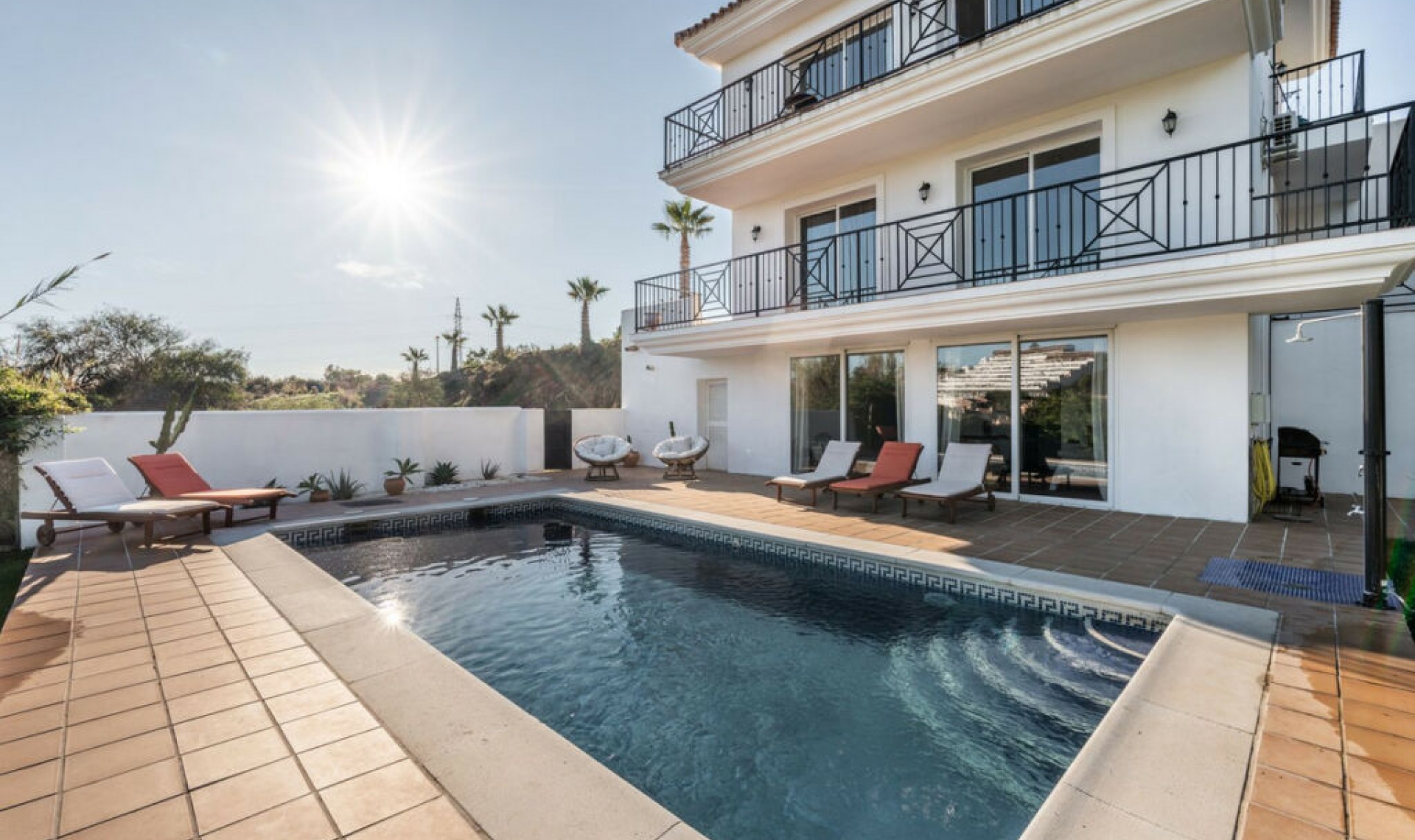 Resale - House -
Estepona