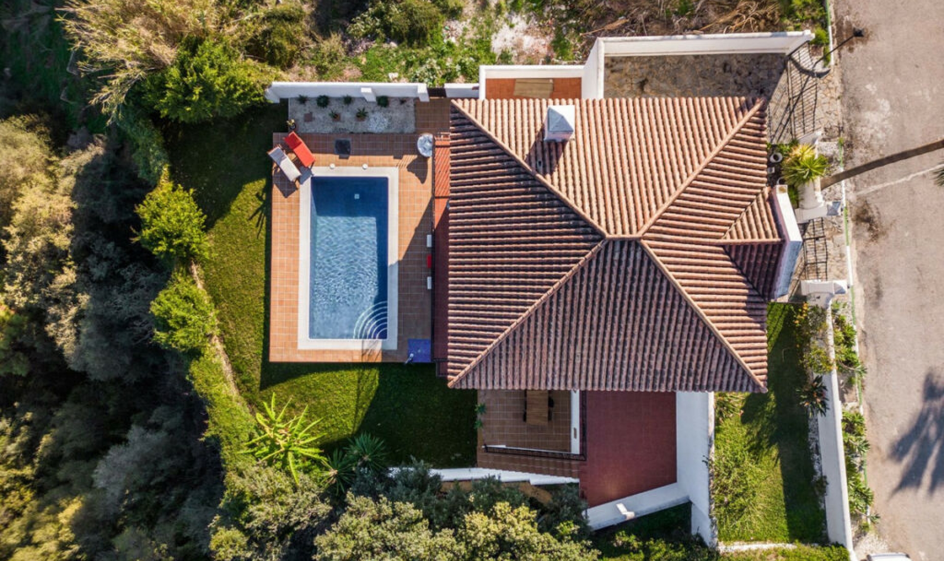 Resale - House -
Estepona