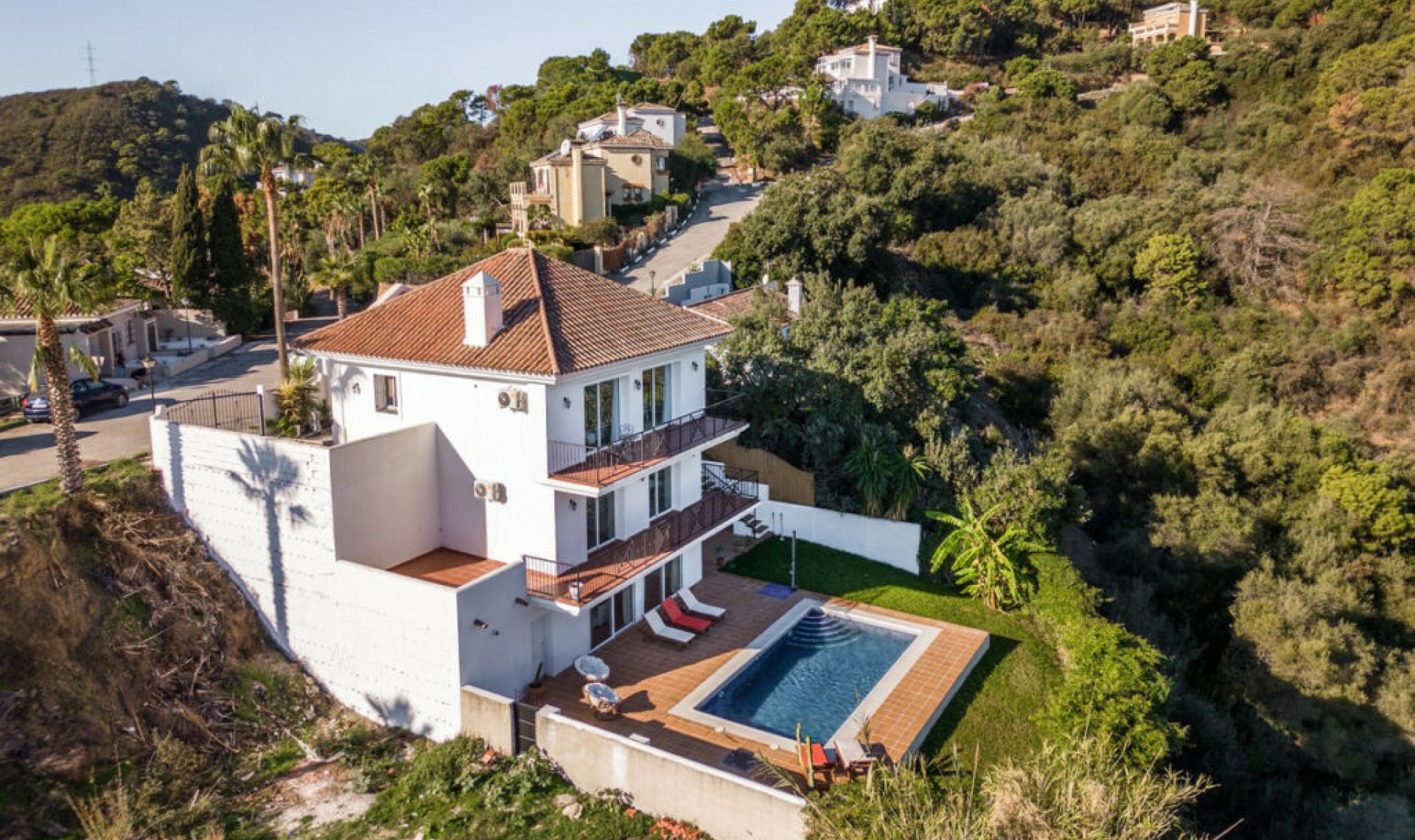 Resale - House -
Estepona