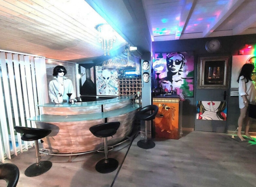 Resale - House -
Estepona