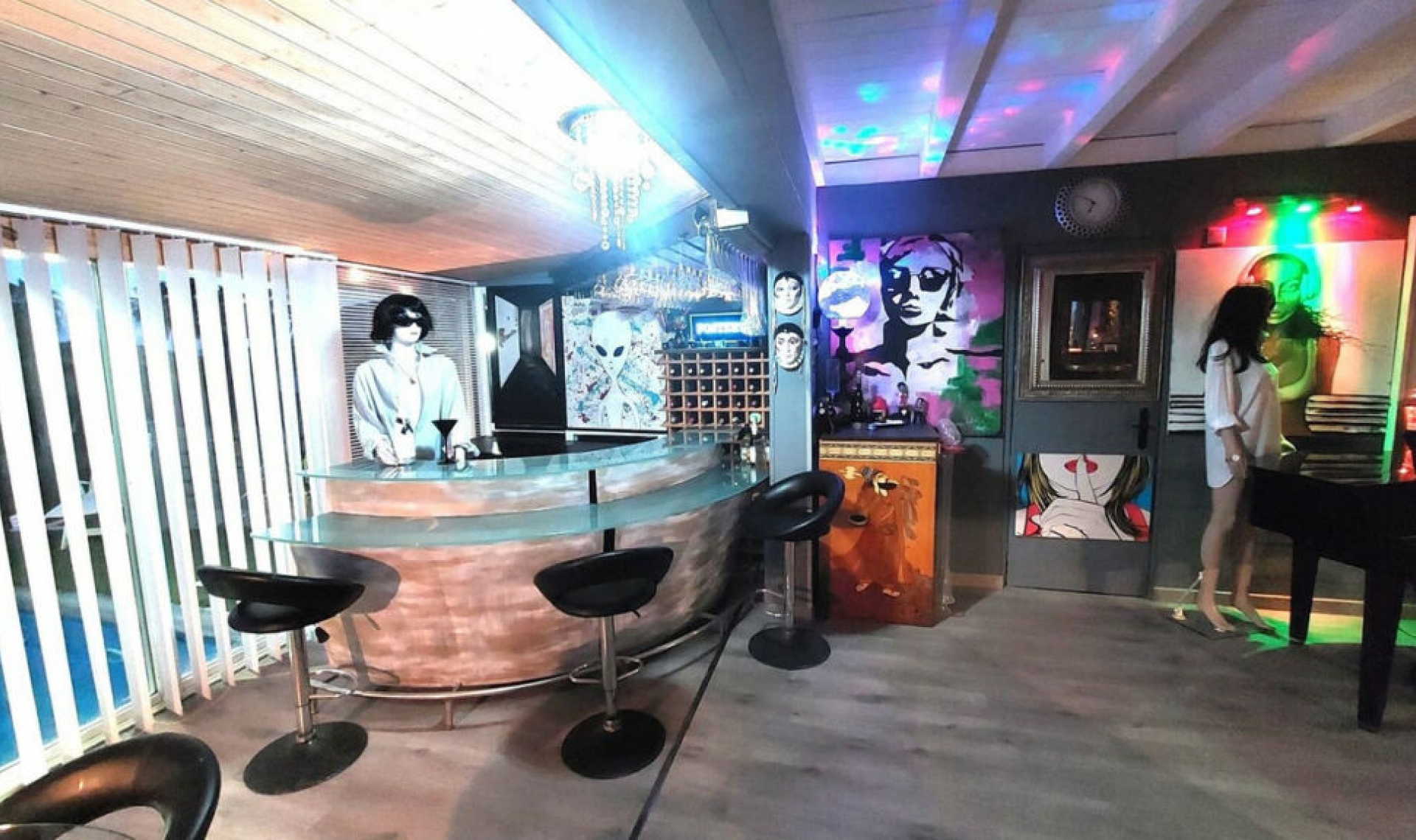 Resale - House -
Estepona