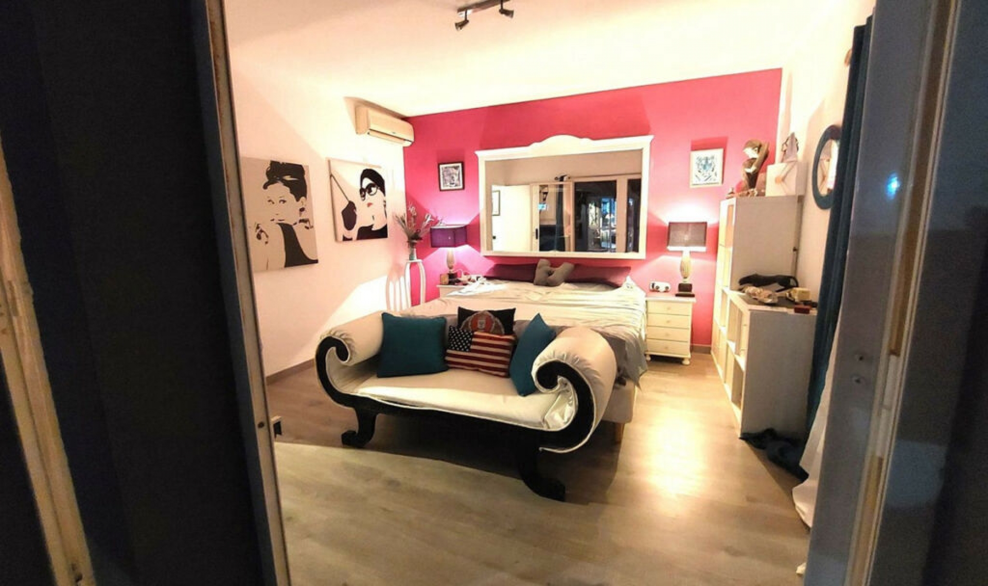 Resale - House -
Estepona