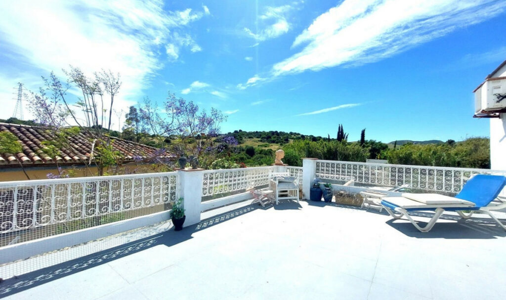 Resale - House -
Estepona