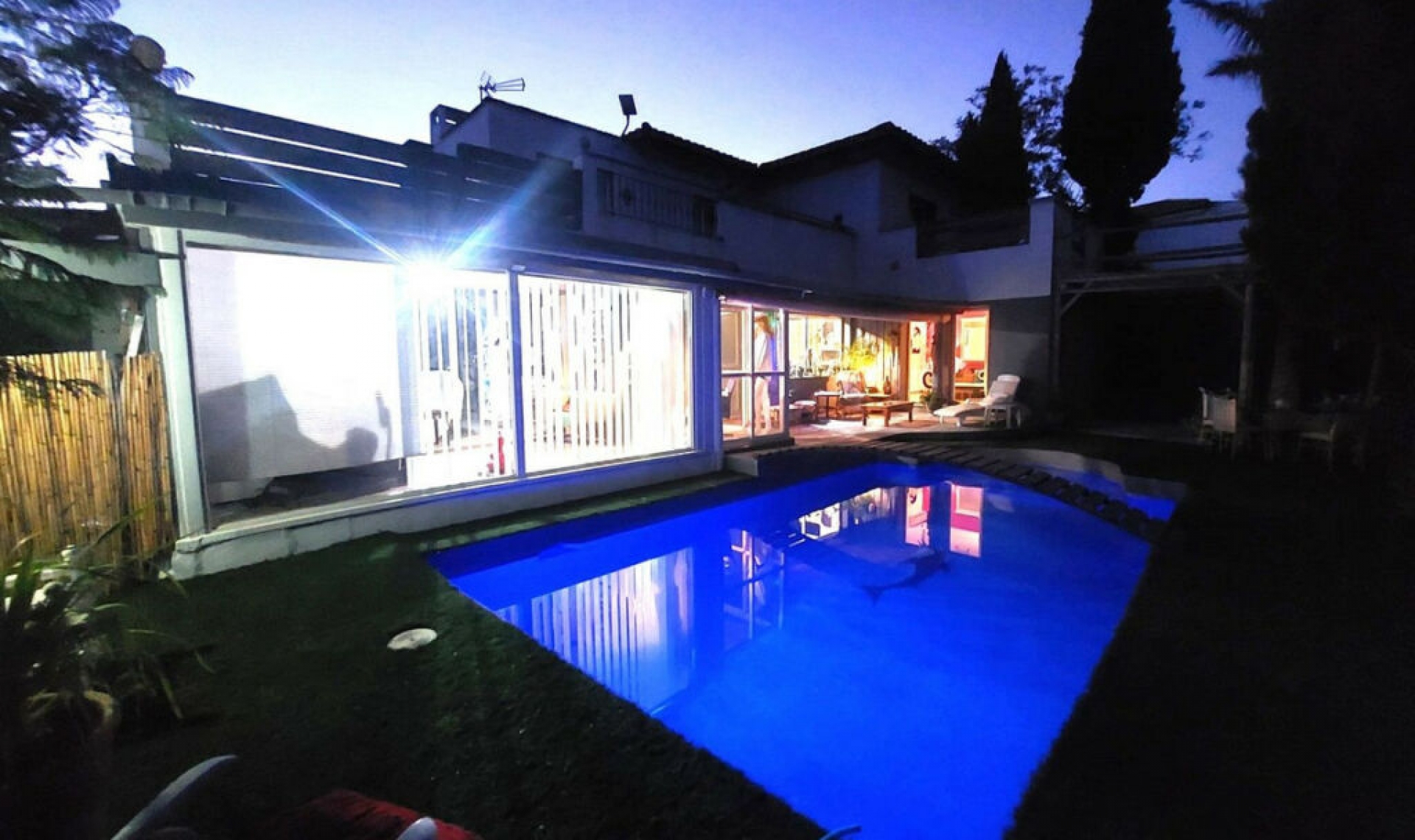 Resale - House -
Estepona