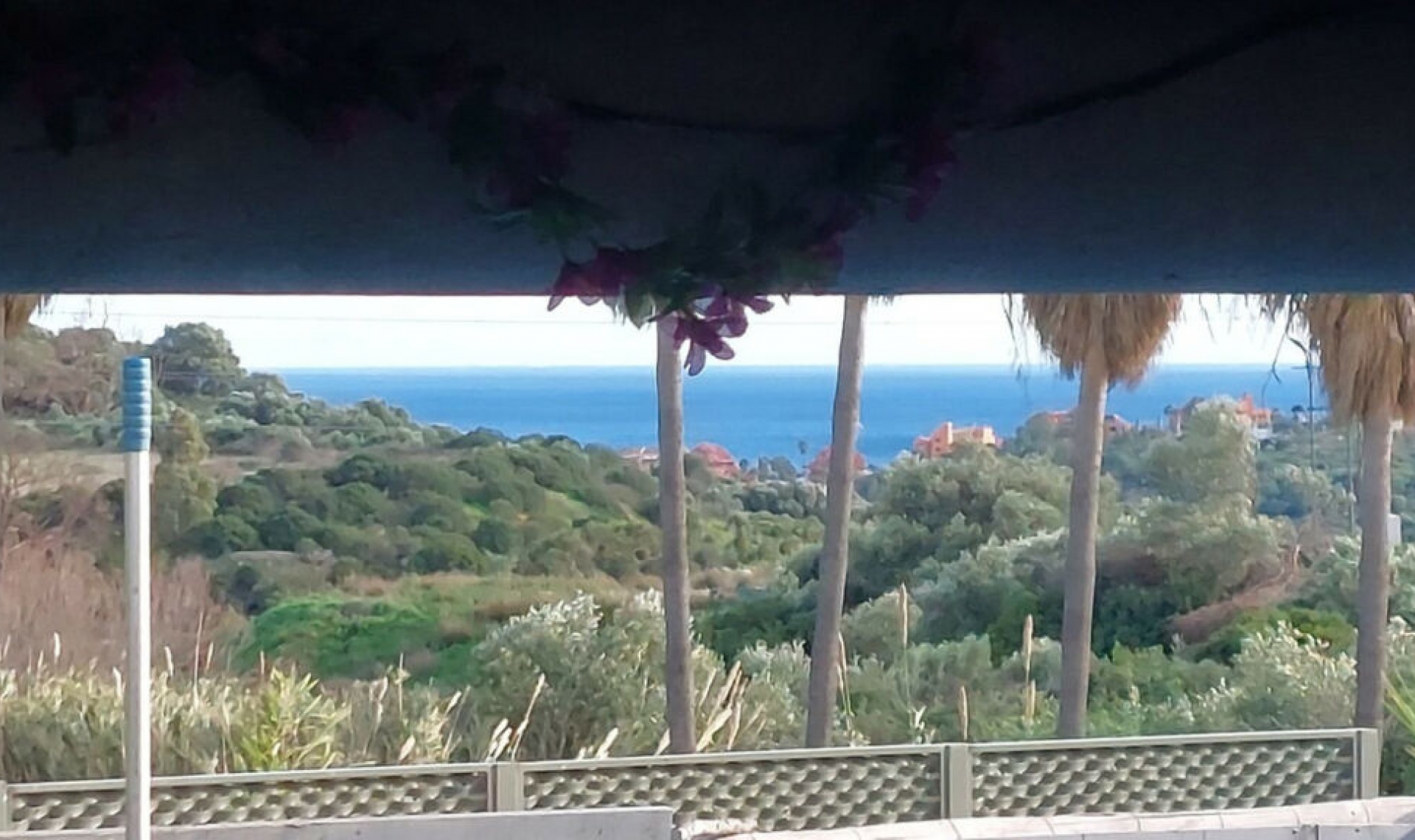 Resale - House -
Estepona