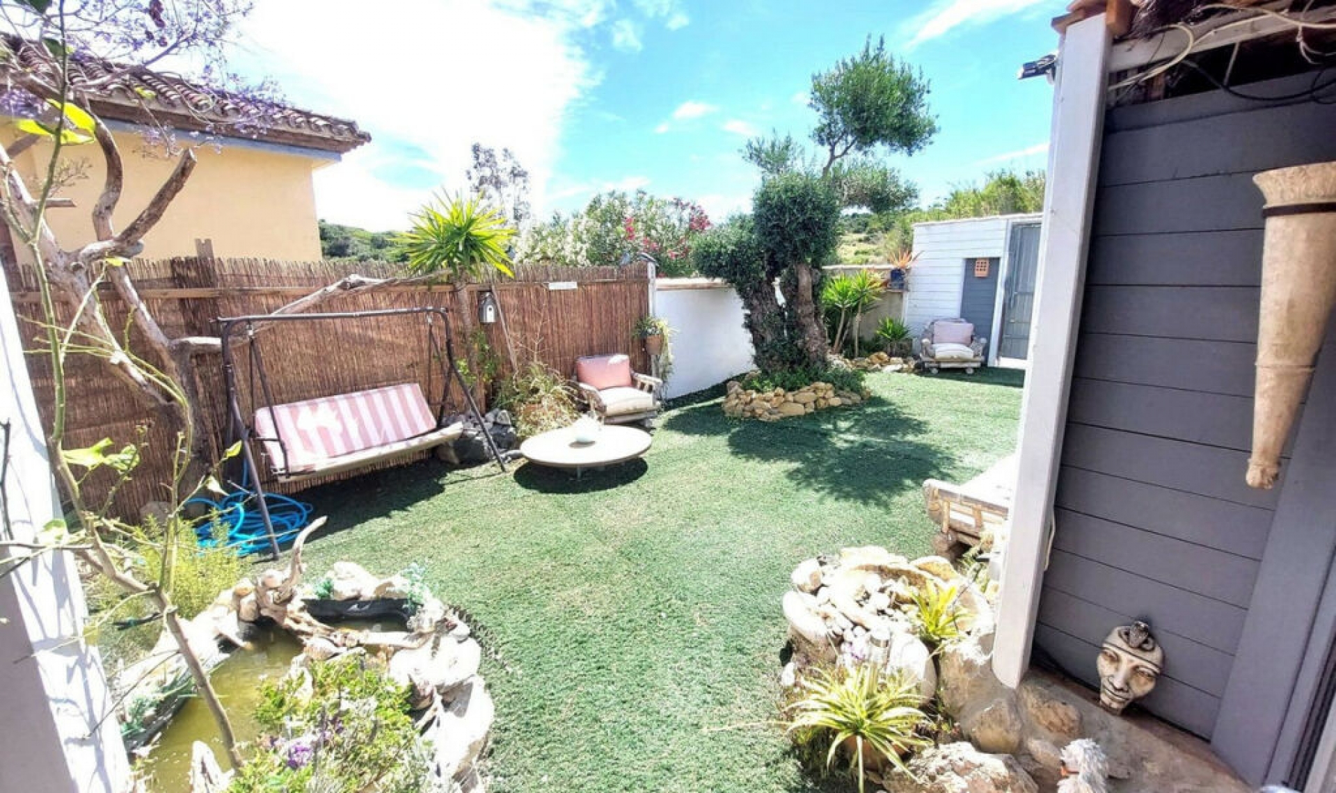 Resale - House -
Estepona