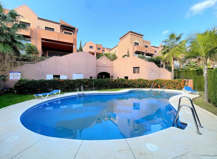 Resale - House -
Estepona
