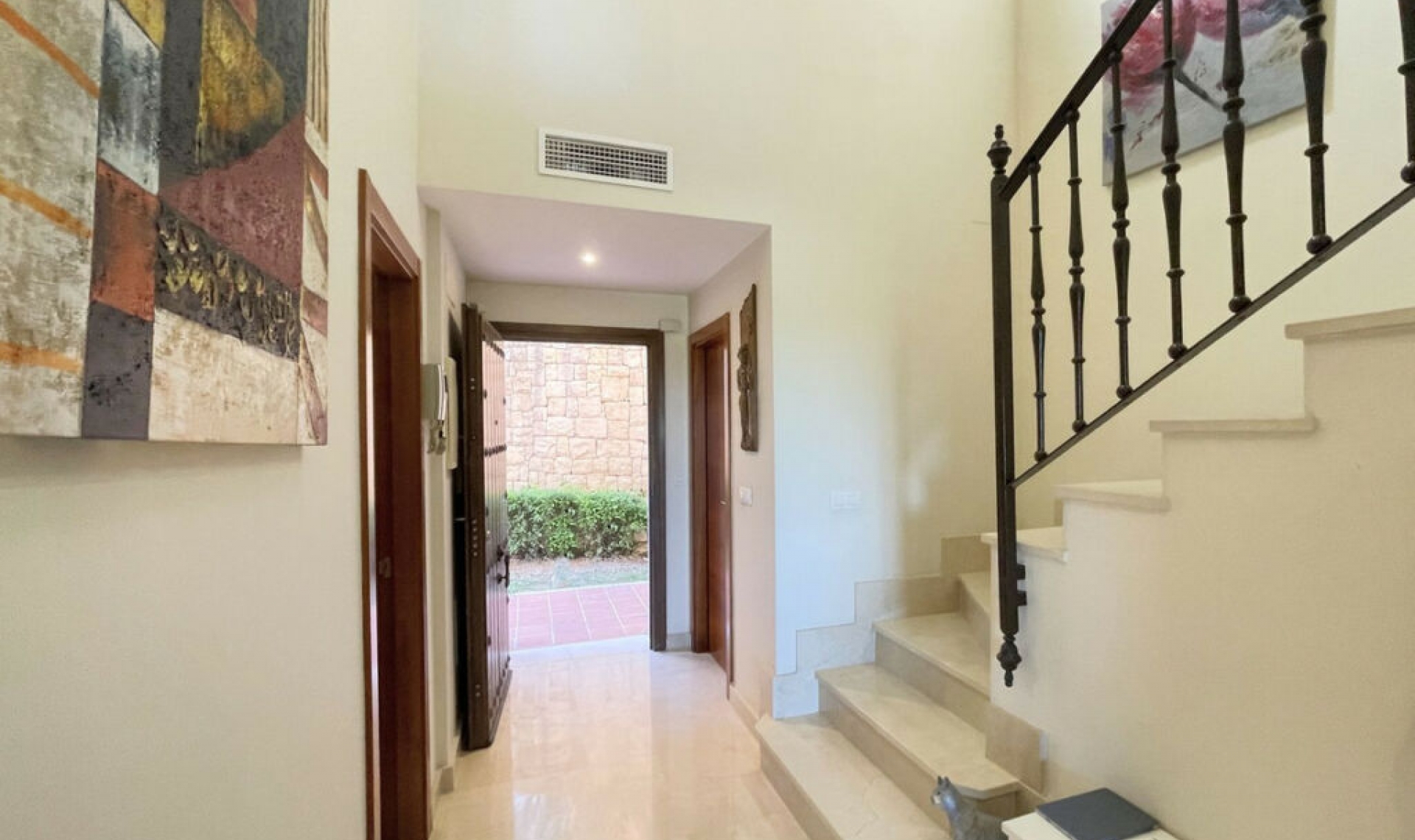 Resale - House -
Estepona