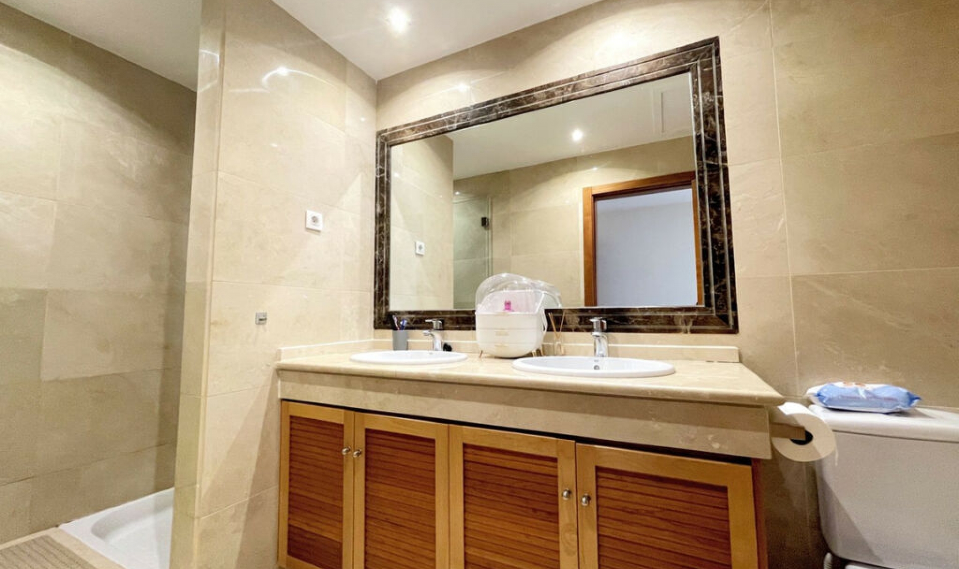 Resale - House -
Estepona