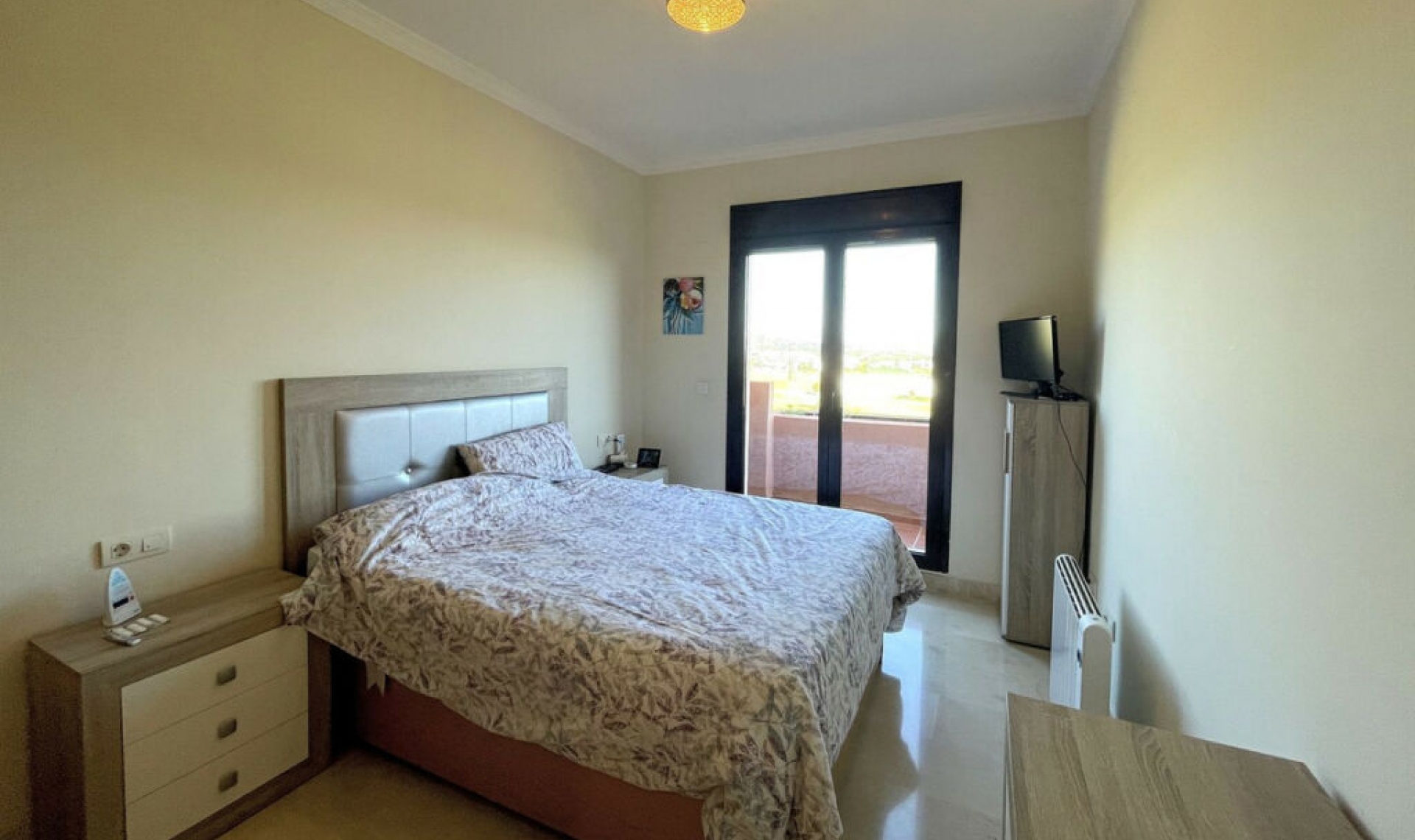 Resale - House -
Estepona