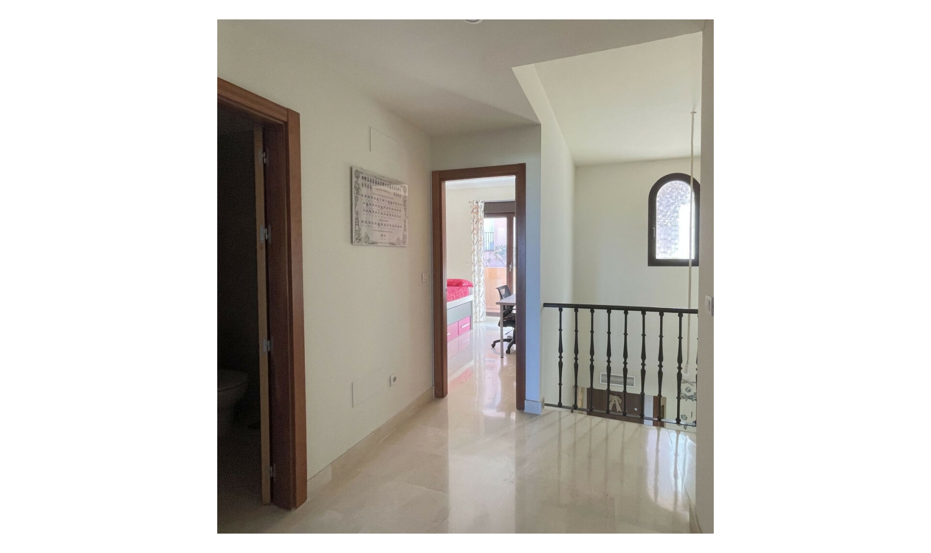 Resale - House -
Estepona