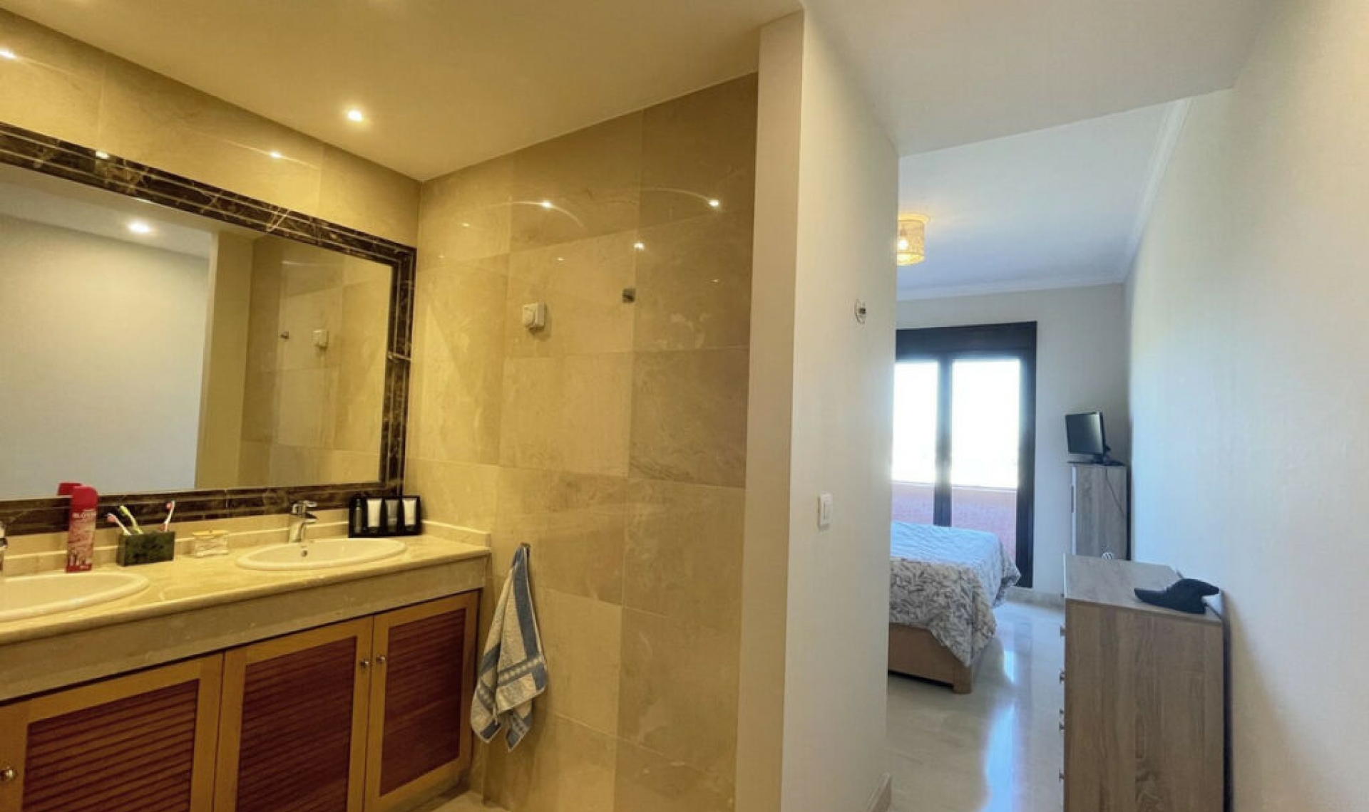 Resale - House -
Estepona