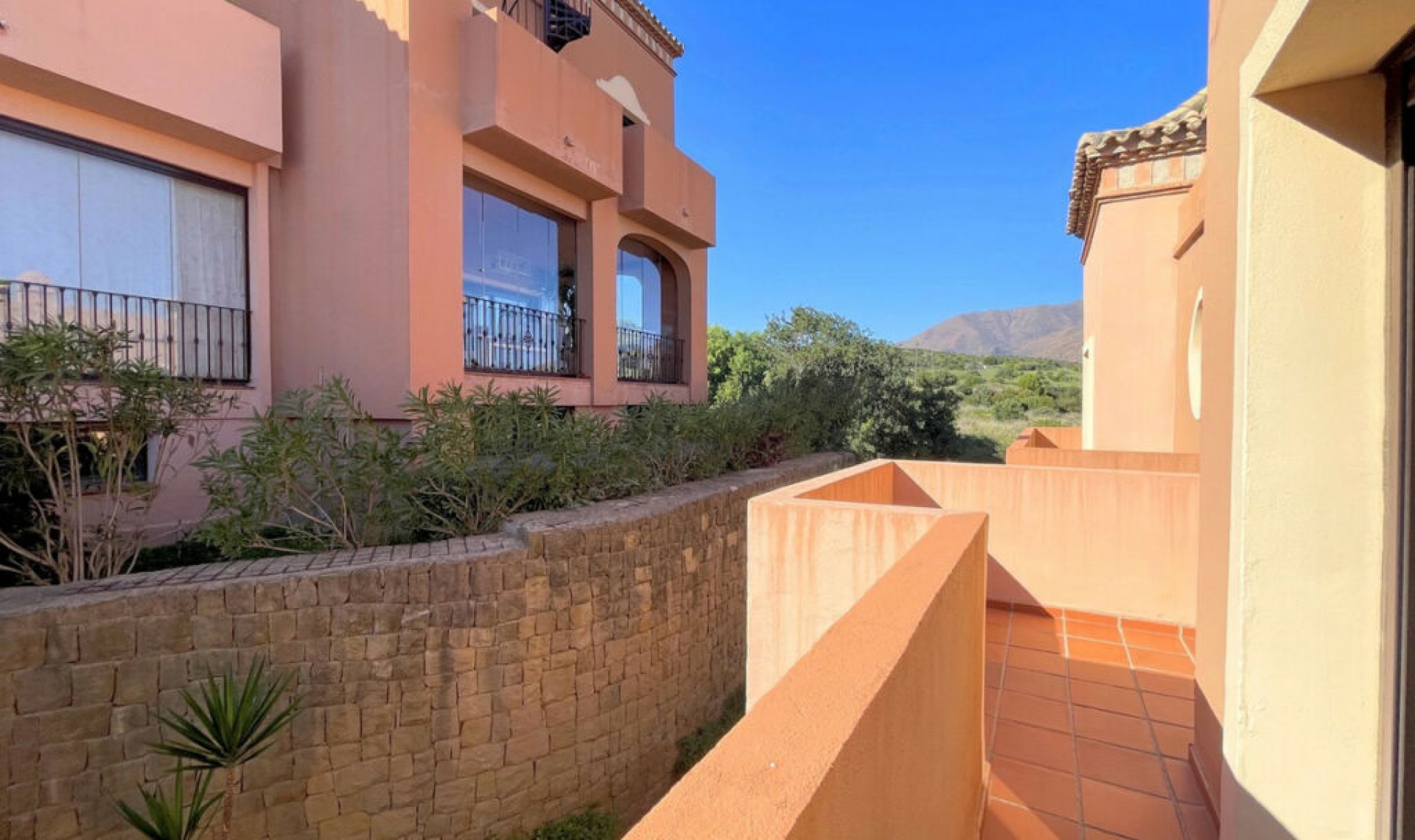 Resale - House -
Estepona