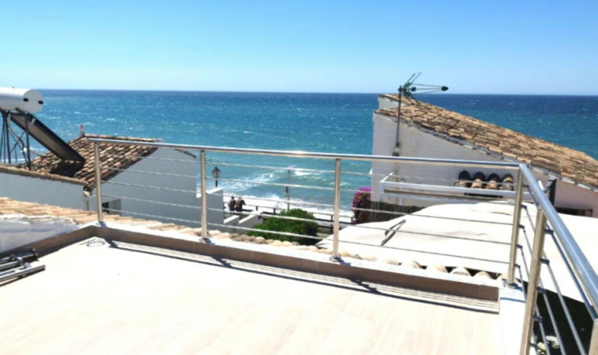Resale - House -
Estepona